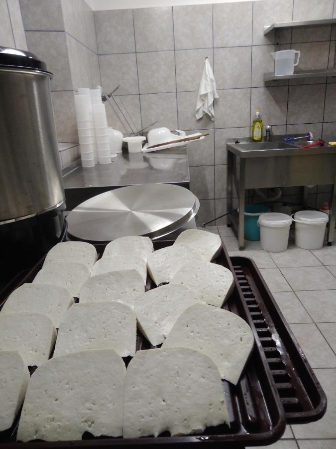 Maringotka Na Samote Na Kozi Farme Hotell Pobezovice Eksteriør bilde